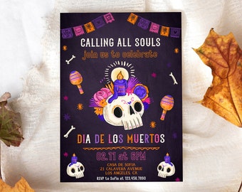 Puede incluir: Una tarjeta de invitación rectangular con fondo morado oscuro que muestra una calavera central con una vela encendida y flores. El texto dice CALLING ALL SOULS, join us to celebrate, DIA DE LOS MUERTOS, 02.11 at 6PM, CASA DE SOFIA, 21 CALAVERA AVENUE, LOS ANGELES. CA, RSVP to Sofia at 123.456.7890.