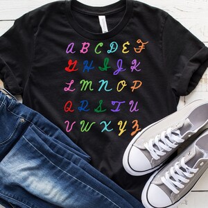 Camiseta de profesor, bonitas camisetas con alfabeto cursivo. letras coloridas, maestros de primaria, camisa de enseñanza divertida, para vestirse informalmente, los viernes.