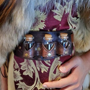 Leather Potion Holder – Handmade Vial Holster for Spell Components | DnD Accessory for Potions, Vials | LARP & Cosplay Gear | Vials Included