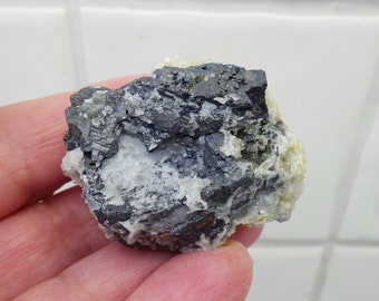 Calcita con galena de la mina Wheal Wrey, Cornualles, Reino Unido. Raro ejemplar de mineral córnico. Colección Levers de rocas, cristales y minerales.