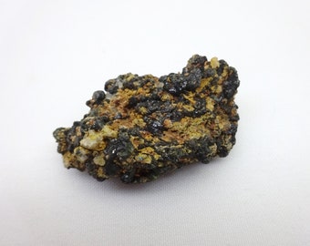 Ejemplar de cuprita con cuarzo procedente de Devon o Cornualles, Reino Unido. Procedencia: Colección Levers de rocas, cristales y minerales de Cornualles.