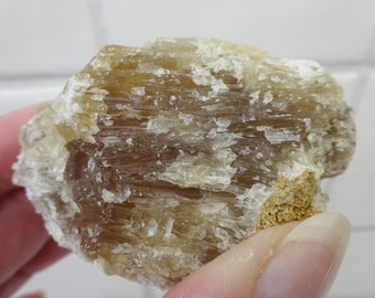 Interesante ejemplar de calcita, probablemente de Cornualles. Procedencia: Colección Levers, compuesta principalmente por rocas, minerales y cristales de Cornualles.