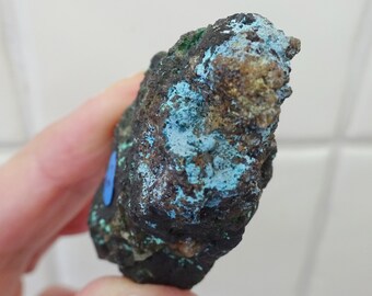 Ejemplar de mineral de cuprita, Distrito Minero de Liskeard, Cornualles. Procedencia: Colección Levers, compuesta principalmente por rocas, minerales y cristales de Cornualles.
