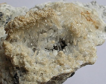 Raro ejemplar mineral de Cornualles. Calcita con galena de la mina Wheal Wrey, Cornualles, Reino Unido. Colección Levers de rocas, cristales y minerales.