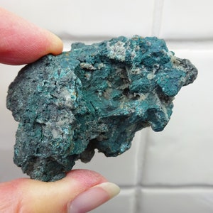 Malachit na chalkopirycie - Caradon Mining District, Kornwalia Pochodzenie. Kolekcja Levers, głównie skały, kryształy i minerały kornwalijskie