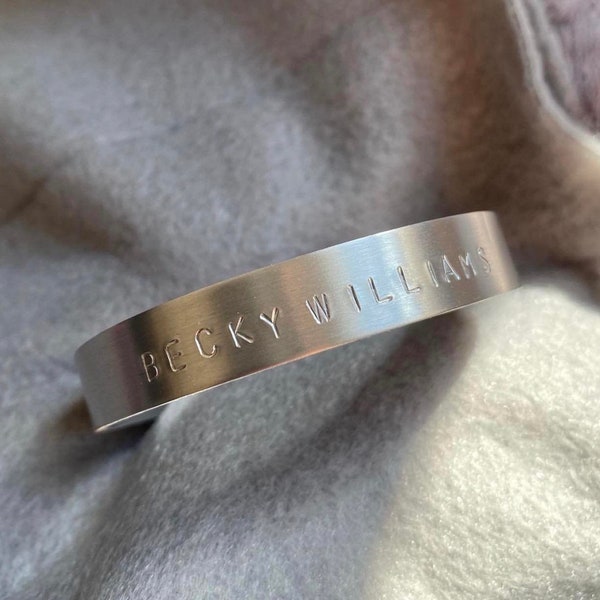 Bracelet personnalisé ( prénom/date/nom/initiale/phrase )