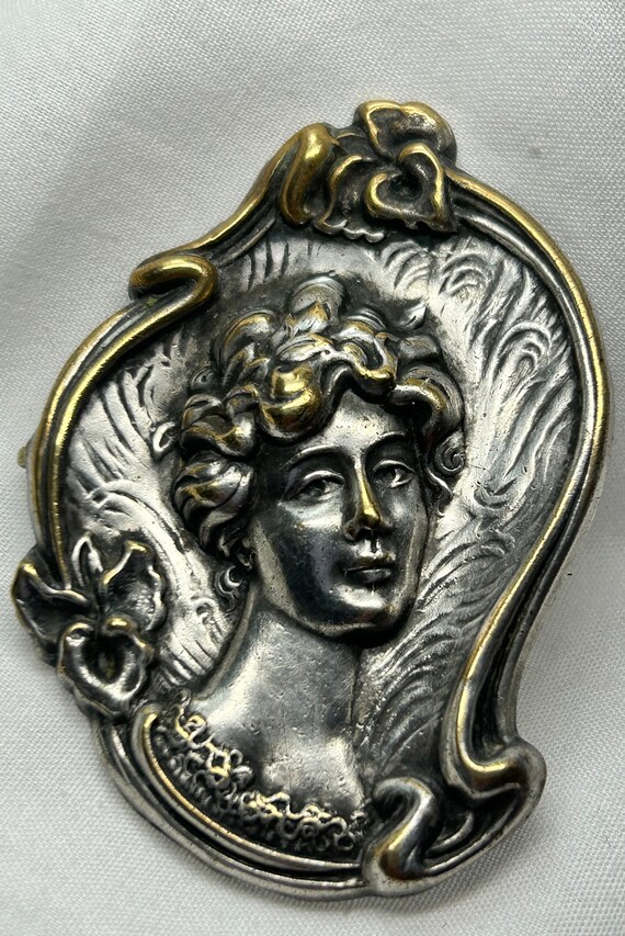 vintage cameo repousse - Gem