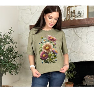 Graphic Flower T-Shirt, Flower Shirt, WildFlower T Shirt,  Garden Lover Gift, Flower Tee, Botanical Shirt, Cottagecore Shirt, Gift For Her