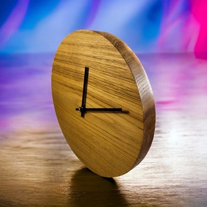 Minimalistische Wanduhr aus Eichenholz - 24 cm Stille handgefertigte Uhr - Modernes nordisches Design aus Etsy