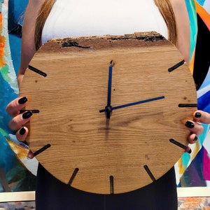 Live Edge Oak Wall Clock – 30cm Rustic Handmade Wood Clock – Silent Quartz Movement – Natural Modern Decor