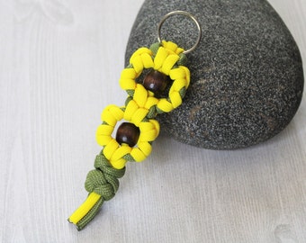 Sunflower Keychain, Black Eyed Susan, Hippie Daisy Key Fob, Sunny Paracord Flower Key Ring, Gift for Gardener, Cute Macrame Keychain, Kawaii