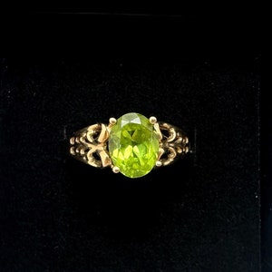10K Yellow Gold Peridot Openwork Ring - Approximately Size 9