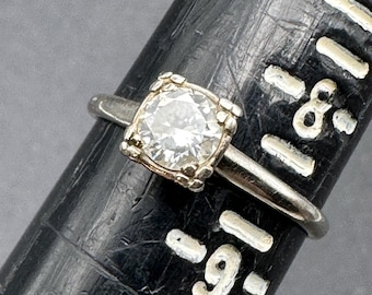 Beautiful Vintage 14k White Gold Diamond Engagement Ring Size 8.5