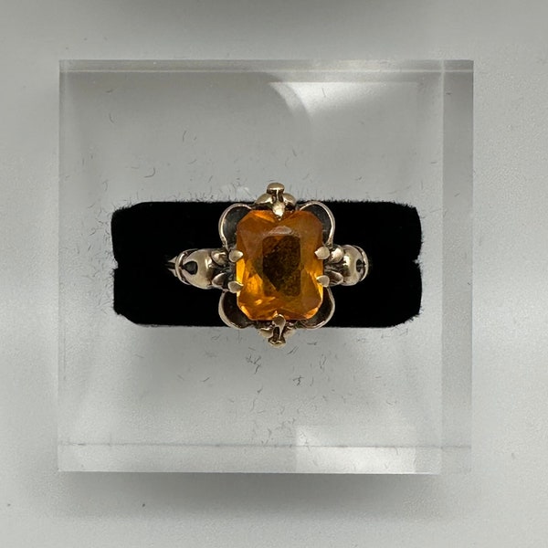Vintage Super Cute 10K Yellow Gold Orange Stone Ring Approximately Size 6