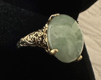 Vintage 10K Yellow Gold Jade Cabochon (16x12mm) Cocktail Ring 9-9.25