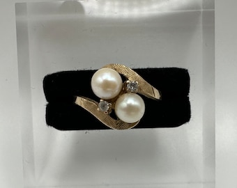 Vintage 10k Yellow Gold Two Pearl Ring - Approximately Size 4.75
