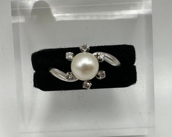 Vintage 14k White Gold Pearl and Diamond Ring - Size 7