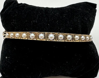 Preciosa pulsera rígida estrecha con bisagra, de oro amarillo de 14k y perlas, estilo vintage/antiguo.