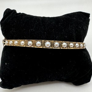 Beautiful Vintage/Antique 14k Yellow Gold Pearl Narrow Hinged Bangle Bracelet
