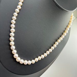 Beautiful Classic 14K Yellow Gold Clasp On Knotted Cultured Pearl Necklace