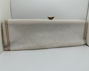 Pochette de sac de soirée perlée blanche et dorée vintage faite à la main fabriquée en Belgique