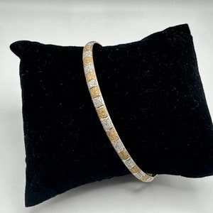 Beautiful Vintage 10kt 2 Tone Gold Textured Bangle Bracelet