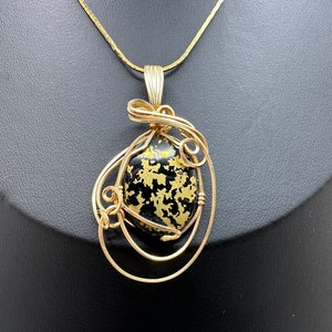 Unique 14K Yellow Gold Wire Wrapped Black and Gold Stone Pendant on Cobra Chain Necklace Vintage