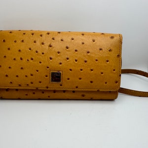 Vintage Dooney & Bourke Honig Gelb Ostrich Geprägte Leder Geldbörse Crossbody Geldbörse