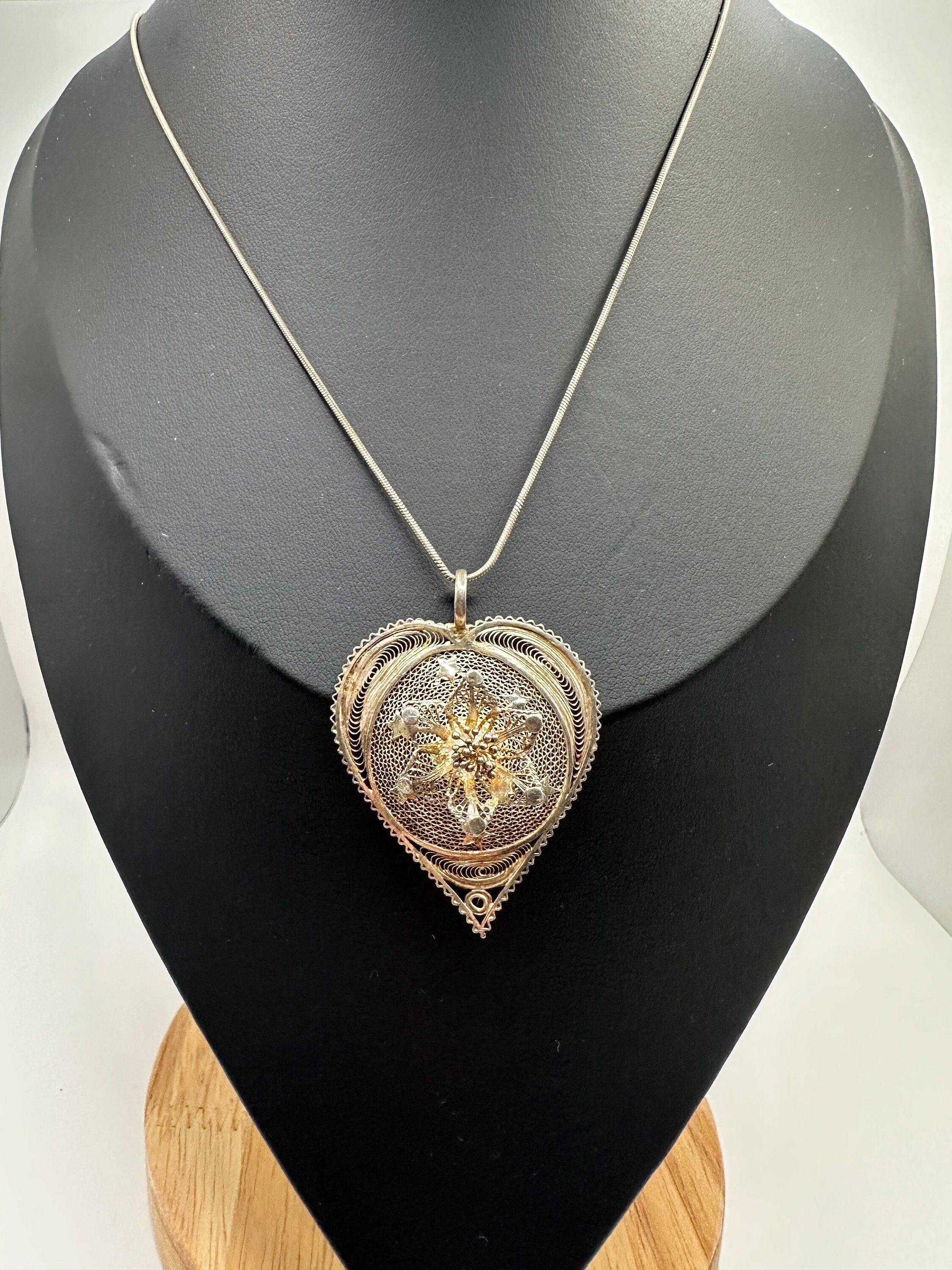 Beautiful Intricate Vintage Filigree 800-900 Silver Heart Necklace 