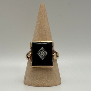 Vintage 10k Yellow Gold Black Onyx and Diamond Ring Size 8.25