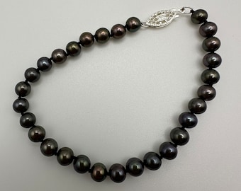 Pulseira de pérolas cultivadas pretas com fecho em prata esterlina .925