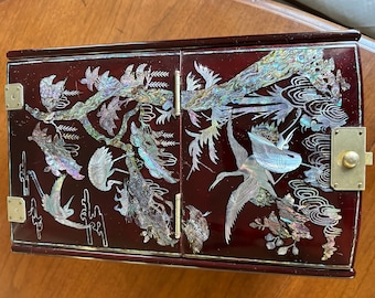 Vintage Perlmutt Inlay Große handgefertigte koreanische Schmuckschatulle und Spiegel