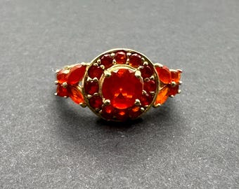 Anillo vintage único de oro amarillo de 10 quilates con piedras de ópalo de fuego