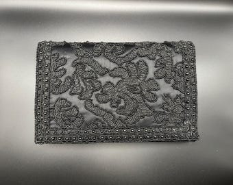 Pochette sac de soirée en perles noires vintage avec bandoulière La Regale