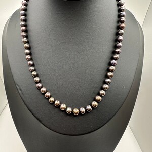 Collier de perles de culture noires avec fermoir en argent sterling .925