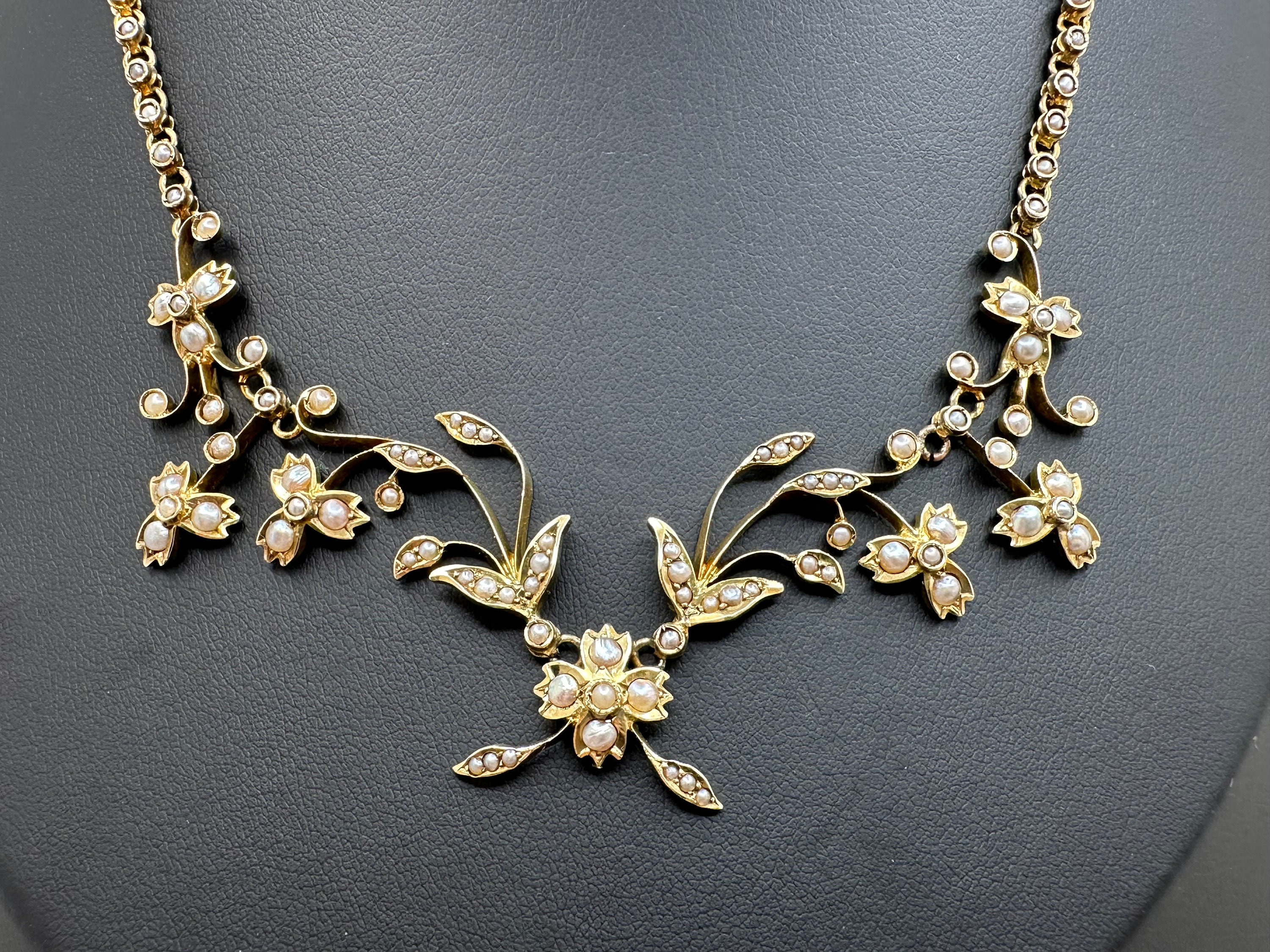 Floral gold necklace designs discount