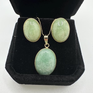 Vintage 14k Gold Oval Jade Necklace and Earrings Set