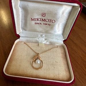 Vintage Mikimoto 14K oro y collar de perlas colgante