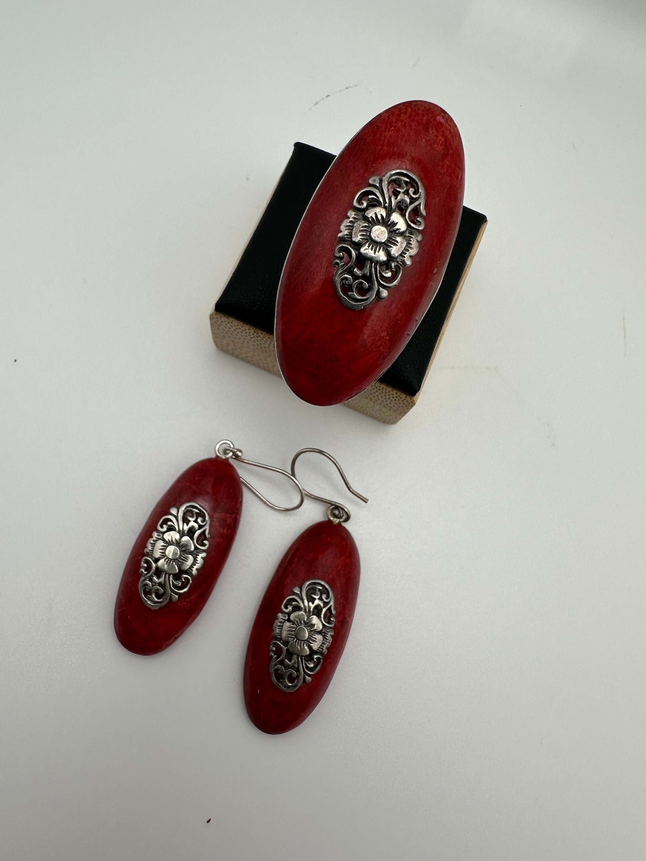 Ensemble Bijoux Vintage : Bague Et Boucles D'oreilles En Pierre Rouge/corail - Marque Nature