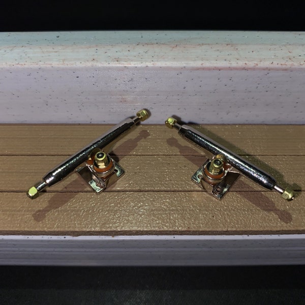 34 mm per fingerboard single axle trucks wide - Trucks with Lock Nuts, Screws, and Tool | Upgrade Your Setup or Tech Deck