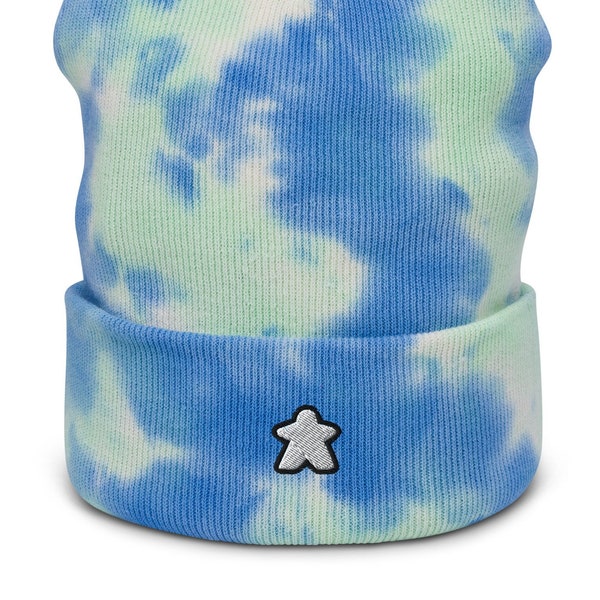 Berretto Tie-dye bianco Meeple ricamato - Unisex Cozy Winter Board Game Cuffed Beanie Cappello estetico, regalo per giocatore o amante del gioco da tavolo