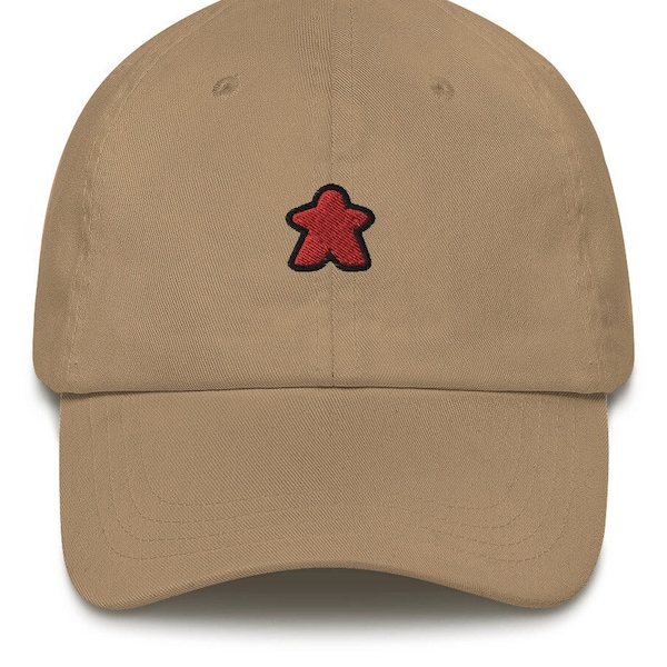 Cappello da papà Meeple rosso ricamato - Cappello da baseball estetico classico morbido da gioco da tavolo unisex, regalo per giocatore da tavolo o amante del gioco da tavolo