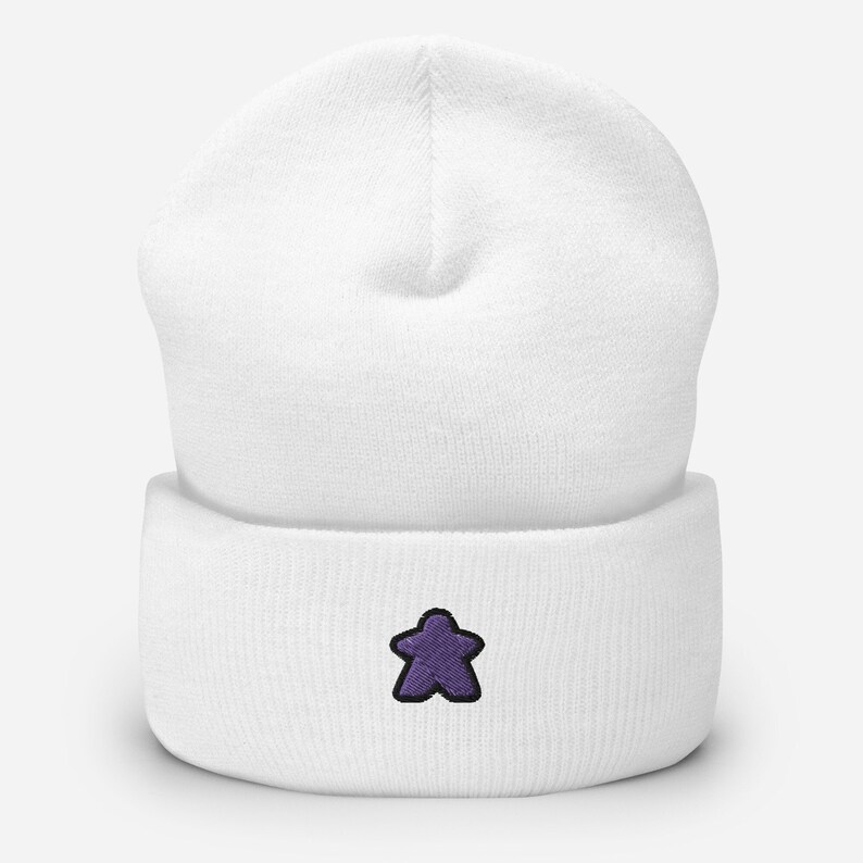 Berretto con polsino Meeple viola ricamato Cappello berretto estetico del gioco da tavolo invernale morbido unisex, regalo per il giocatore e l'amante del gioco da tavolo Bianco