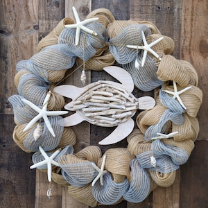 Driftwood turtle with light blue and beige braided jute wreath, Beach House decorative wall, Coastal sea shells and starfish front porch
