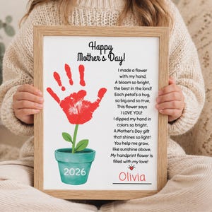 Poema con huellas de manos para el Día de la Madre / Manualidad imprimible de flores con huellas de manos / Recuerdo para niños pequeños / Actividad para preescolares y guarderías