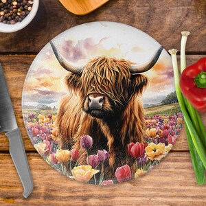 Highland Cow Round Glass Tea Pot Holder - Chopping Board - Worktop Protector - Heat Mat