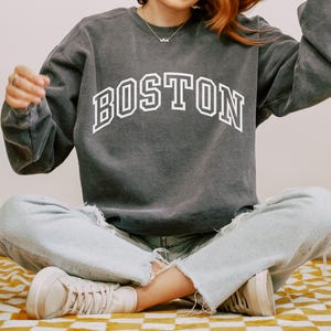 Felpa Boston Felpa girocollo City of Boston Maglietta Varsity Boston Regali Comfort Colors Maglione a maniche lunghe