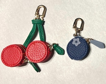 Soporte para AirTag de Frutas: Funda de piel sintética para AirPods, Mini cerezas, Mini monedero de arándanos, Llavero, Bonito colgante para bolso, Colgador para mochila