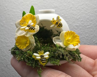 Decorated top hide for jumping spiders