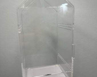 4x4x8 House style enclosure